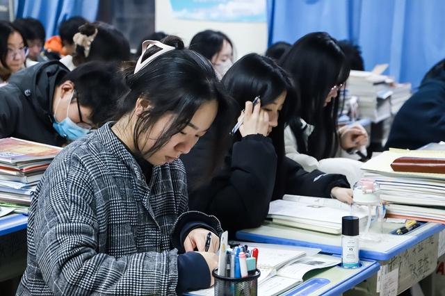 中专学历毕业证如何自考？报名流程是什么？